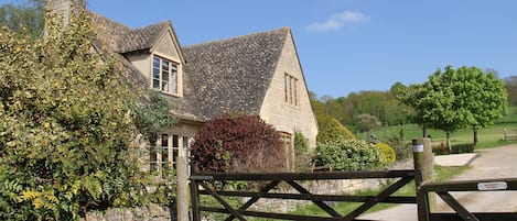 Hobleys Cottage in a peaceful location