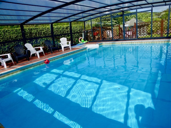 Our swimming pool has a telescopic enclosure, swim whatever the weather