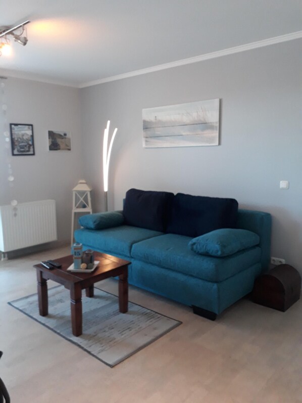 die neue Boxspringschlafcouch im Wohnzimmer