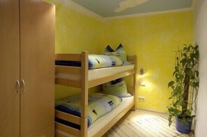 2. Schlafzimmer mit Etagenbett