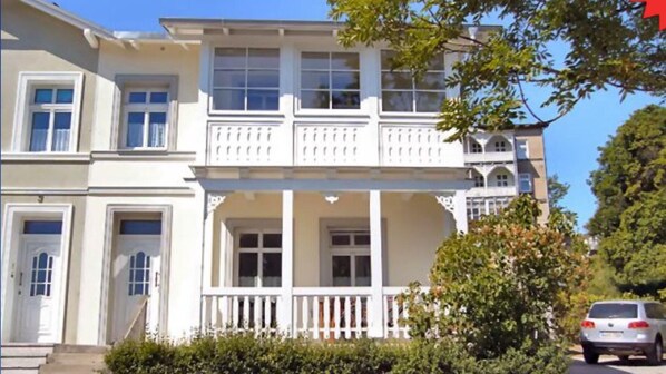 Frontansicht des Hauses