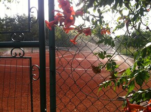 PRIVATE TENNIS PLATZ