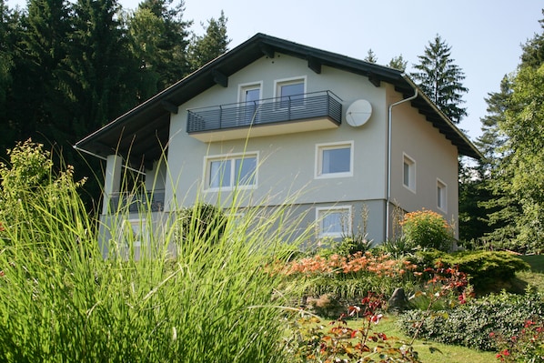 Ferienhaus im Sommer