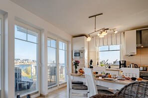 Wohn und Essbereich Strand Hus by Seeblick Ferien ORO
