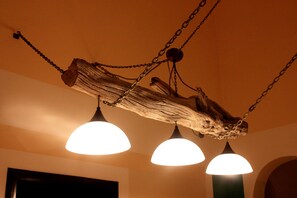 Treibgutlampe im Essbereich