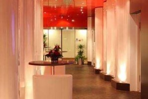 Hotelhalle 2