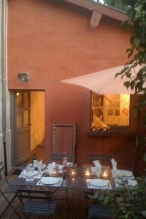 Outdoor dining