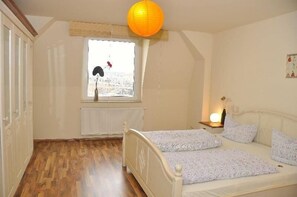 1. Schlafzimmer - L15