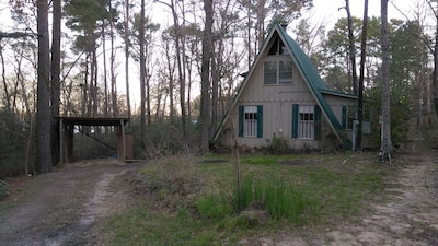 Charming Cabin Walking Distance to Water & Boat Launch