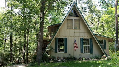 Charming Cabin Walking Distance to Water & Boat Launch
