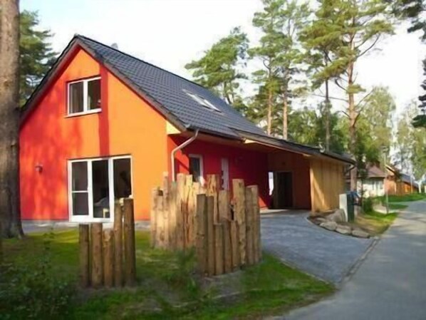 External view of the building. Exterior view (small)