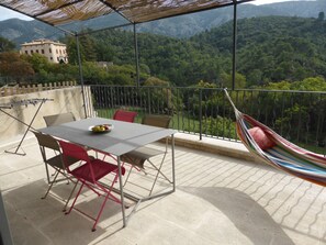 Die Südterrasse gegenüber von Sainte-Victoire