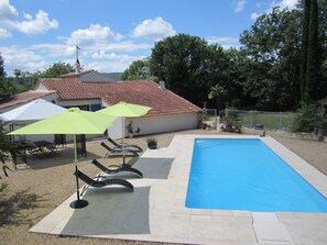 Piscine mit Schatten