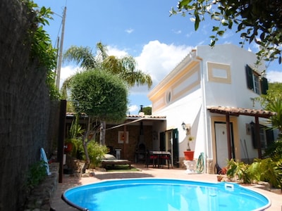 Charming house in central Algarve in quiet highland, only 18 km to airport