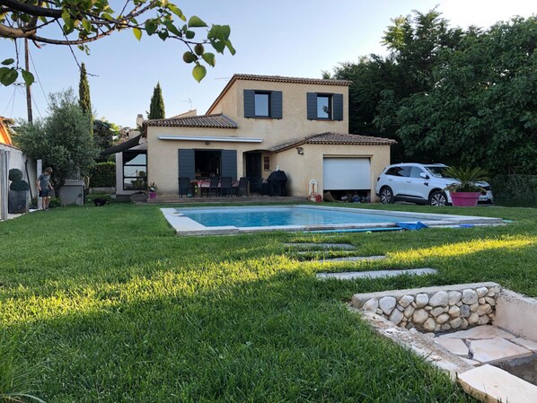 Tout est là, Grande Maison et piscine !