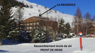 Ecole de ski au pied de la résidence