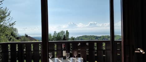 From livingroom view on Lake Geneva. 