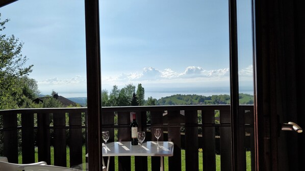 From livingroom view on Lake Geneva. 