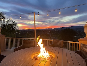 Gas fire pit w/ six comfy swivel chairs overlooking the pool, mountains, sunsets