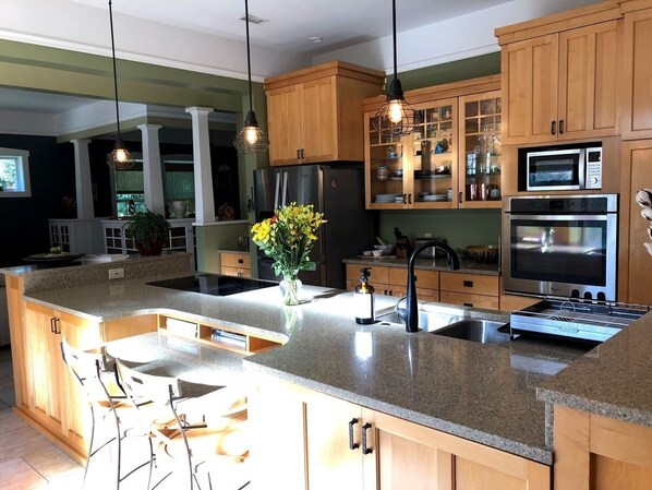 Fully furnished kitchen
