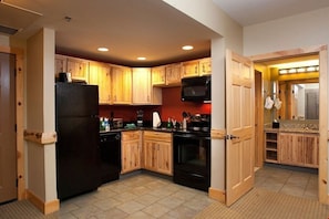 Prepare delicious homemade meals in the wood-furnished fitted kitchenette