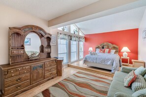 Primary Bedroom - King Bed + TV