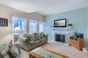 Living Room - Balcony Access, Ocean Views, Fireplace + TV