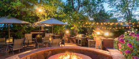 Outdoor Firepit, TV, Hot tub and so much more