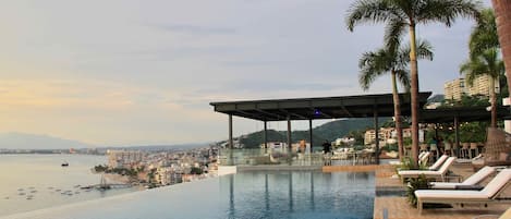 Roof top Infinity Pool