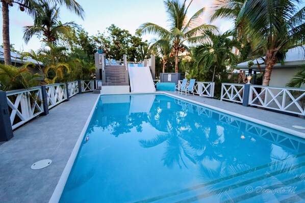PoolThe place where you MUST BE SEEN - Ohhh la la 