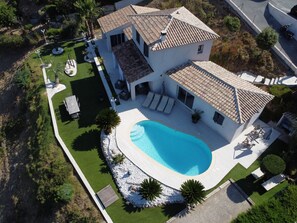 piscine, terrain de boules et mini golf 4 trous