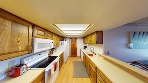 Full Kitchen w/ Full Size Refrigerator, Stove Top, Dishwasher, Oven & Microwave