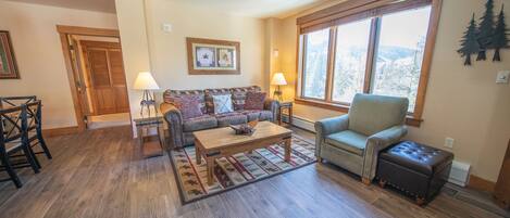 Large vacation condo at The Springs!