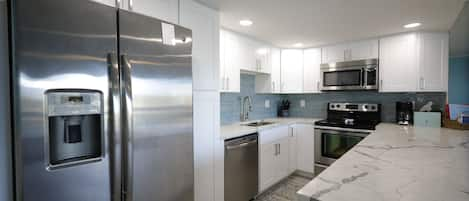 Updated kitchen, quartz countertops, stainless steel appliances, new lighting