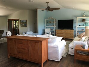 Kitchen, living, and dining all in one space for watching the game during dinner