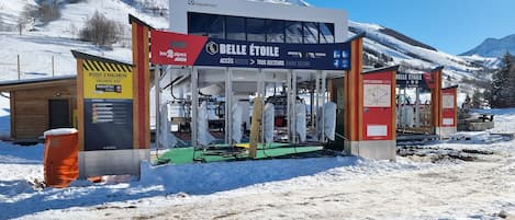 Télécabine Belle Etoile à 80 mÚtres à pied du chalet LE SATORI