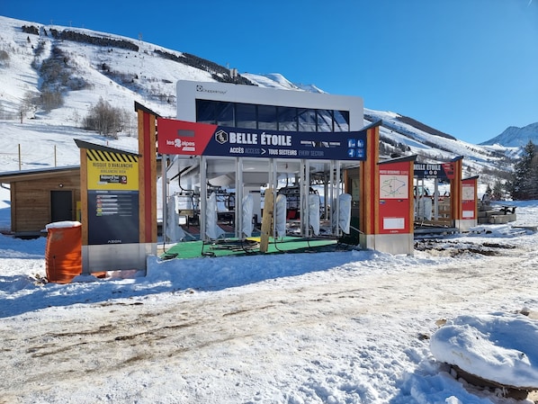 Télécabine Belle Etoile à 80 mètres à pied du chalet LE SATORI 