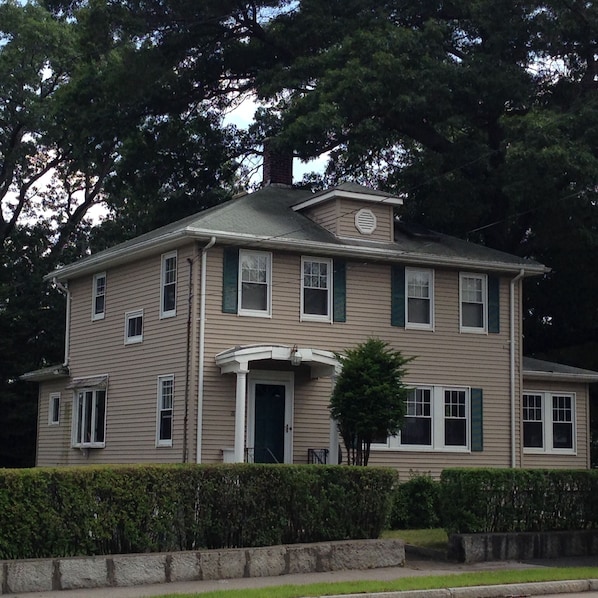 Jacaranda - spacious two-story colonial built 1929, Offers the comforts of home