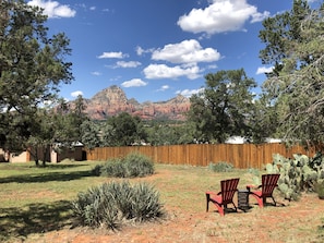 Epic views of Thunder Mountain and Coffee Pot from the upper parcel!🏜