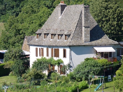 Location vacances dans une authentique ferme auvergnate, Auvergne Cantal 