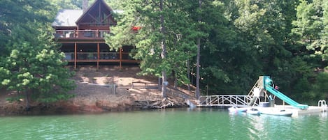 3 story log home w private dock/slide, 3 kayaks & 1 paddle board inc in rental