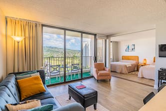 Free Parking, Wi-Fi, AC, Comfy Beds, and Great Mountain View - Waikiki Banyan