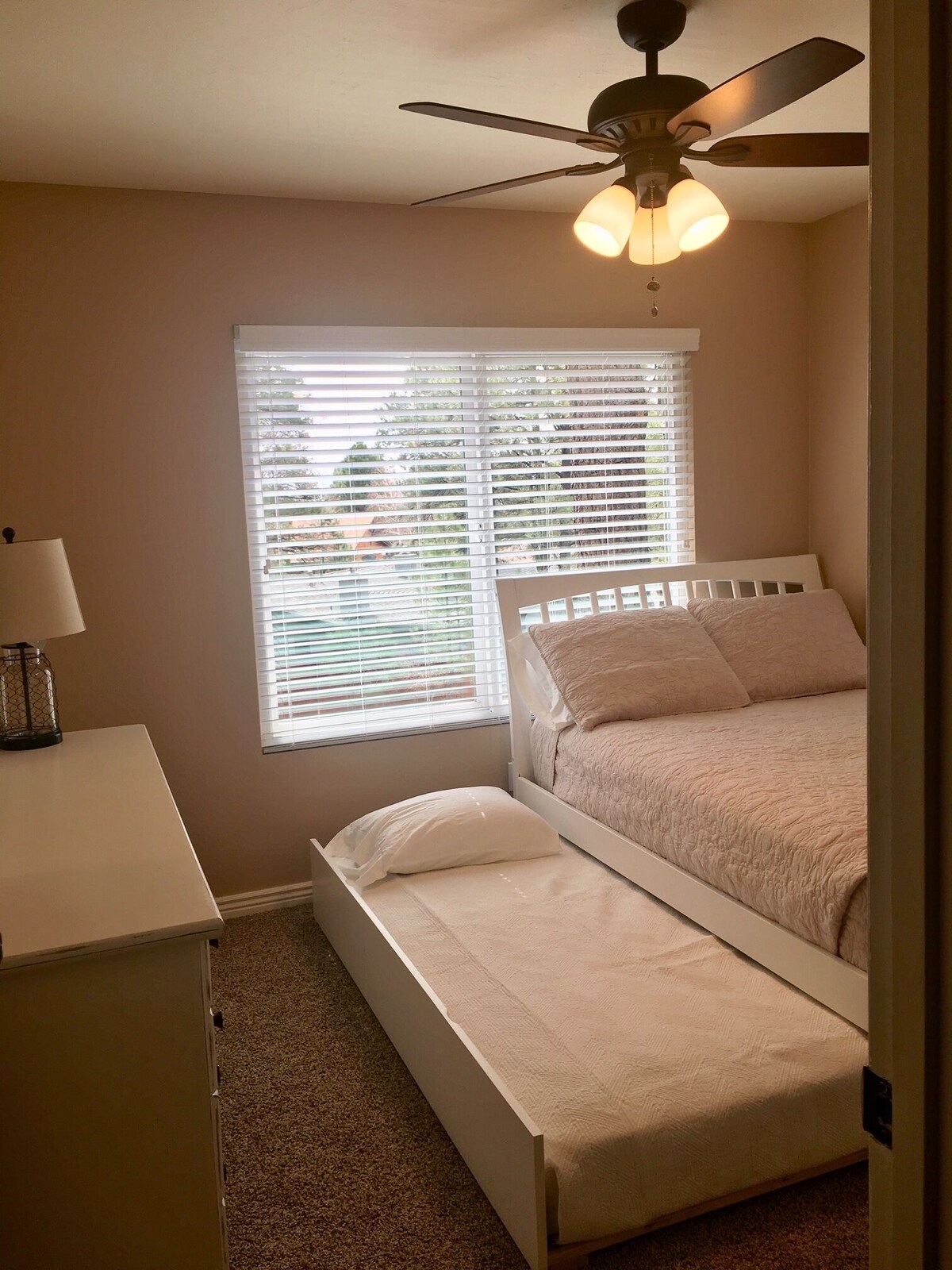 ❤️ Voted a VRBO Flagstaff favorite! Great mountain location w/spa, super clean.