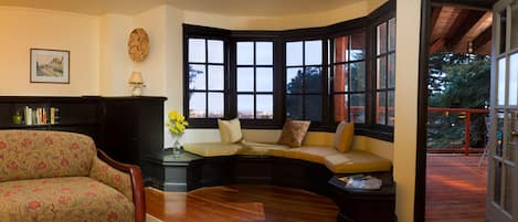 living room with view onto a private deck