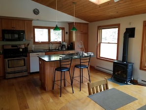 Dining area and kitchen. Great amenities, lots of light.