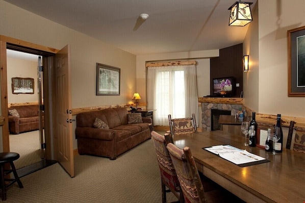 Relax in the beautiful open living room with your group and warm up in front of the fireplace