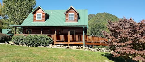 20181024_Front of Cabin