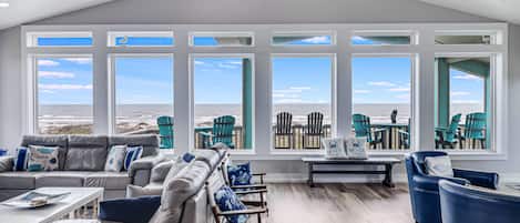 Living room - Sweeping beach views