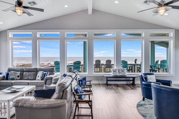 Living room - Sweeping beach views