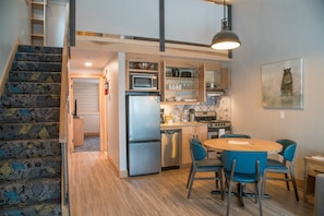Come and stay in our lovely 1 bedroom condo with cozy loft!